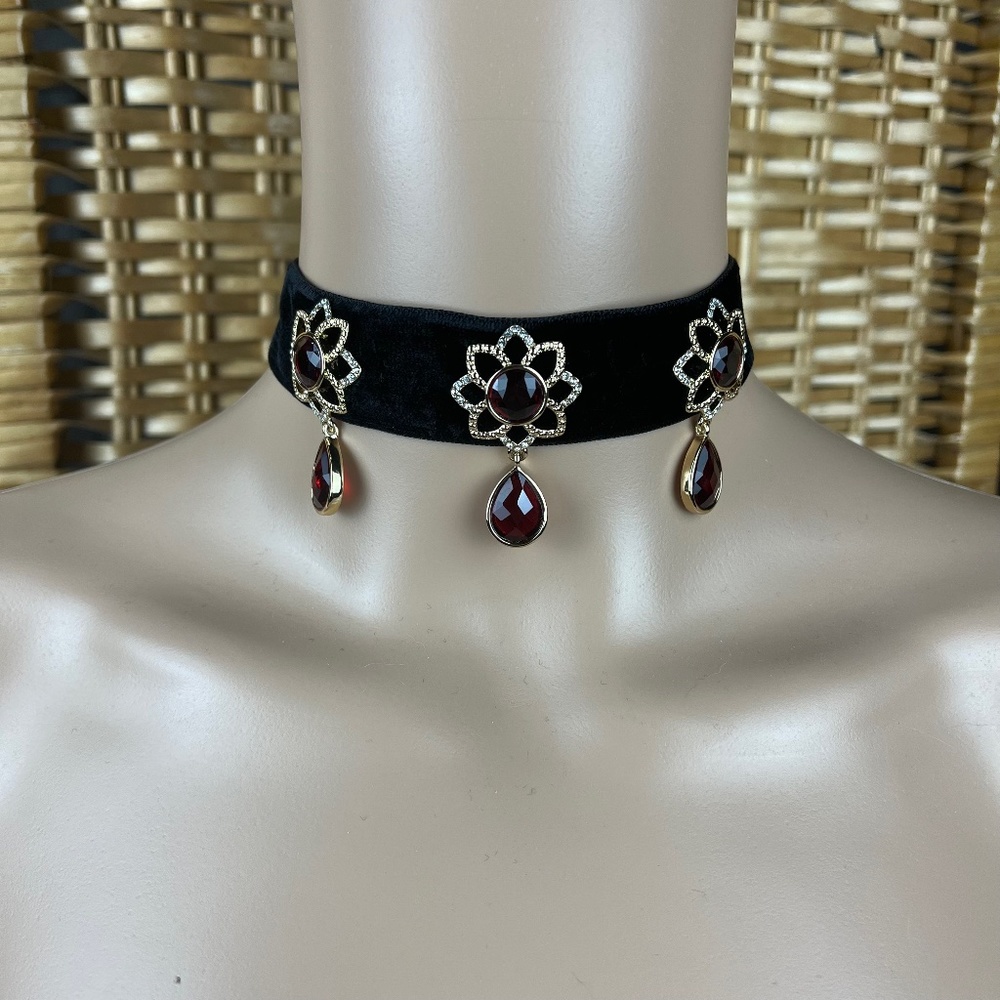 NWT Carolee Black Velvet Victorian Choker with Red Stones
